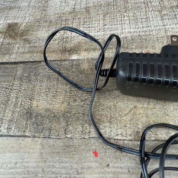 Intertek Switching Power Adapter Cord Model OBL-0900700U 100-240V 50/60Hz - Picture 8 of 11